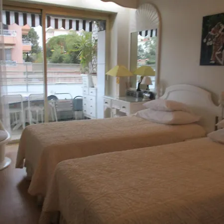 Alexandre One Bedroom